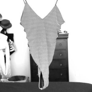 ONE PIECE HI-CUT BATHING SUIT/BODYSUIT